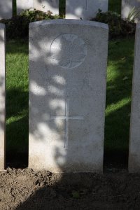 Lijssenthoek Military Cemetery - De Lisle, Alfred Walter